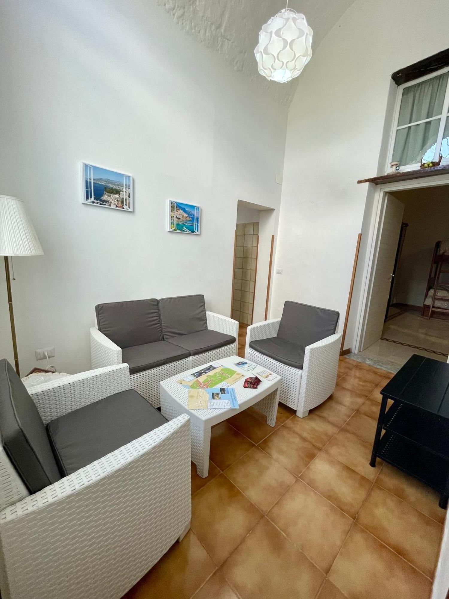 Вілла Mena Holiday House Сант'Аньєлло Екстер'єр фото
